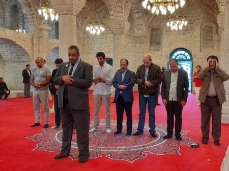 Дипломаты мусульманских стран совершили намаз в мечети Юхары Говхар Ага в Шуше