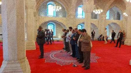 Дипломаты мусульманских стран совершили намаз в мечети Юхары Говхар Ага в Шуше