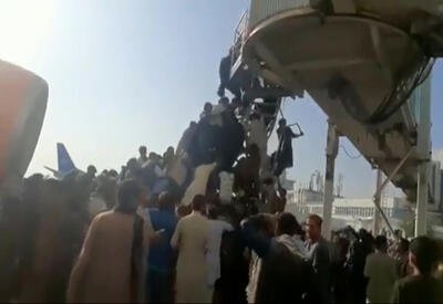 В результате давки и стрельбы в аэропорту Кабула погибли 40 человек