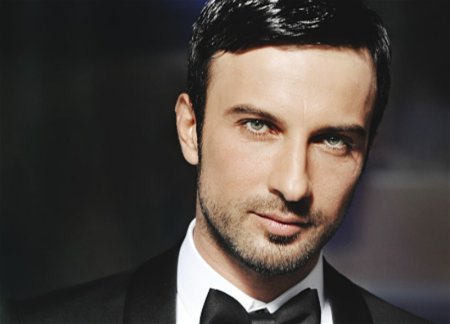 Таркан оказал денежную помощь зонам, пострадавшим от пожара в Турции