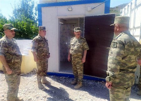 Министр обороны осмотрел военно-медицинские учреждения в Кяльбаджарском и Лачинском районах 