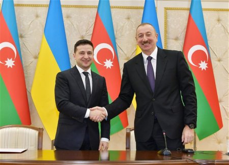 Ильхам Алиев поздравил Президента Украины