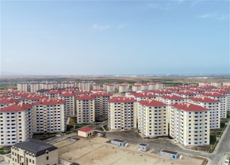 Ильхам Алиев и Мехрибан Алиева предоставили жилье и автомобили семьям шехидов, героям Отечественной войны 