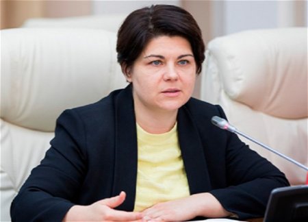 Премьер Молдовы извинилась за совет увольняться не желающим вакцинироваться учителям