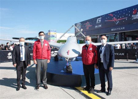 Министр молодежи и спорта посетил фестиваль Teknofest в Стамбуле 