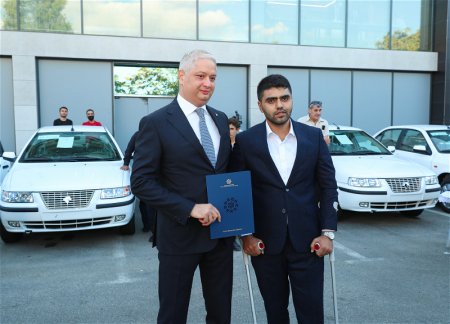 Азербайджанским ветеранам Отечественной войны подарили автомобили