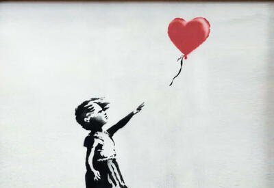 Диптих Бэнкси "Девочка с шаром" выставили на аукцион за $3-5 млн