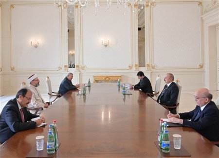 Ильхам Алиев принял главу Управления религиозными делами Турции