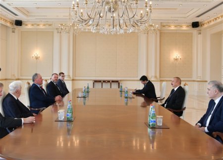 Ильхам Алиев принял главу межпарламентской группы дружбы Британия-Азербайджан
