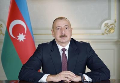 Президент Ильхам Алиев поздравил Председателя КНР