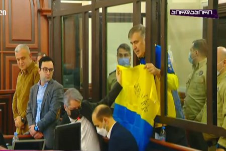Саакашвили спел в суде гимн Украины 