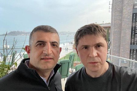 Подоляк: «Байрактары» идеально решают задачи – незаметно, страшно, разрушительно