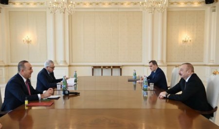 Чавушоглу на переговорах с Ильхамом Алиевым