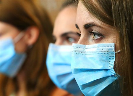 В Азербайджане обсуждается отмена требования о ношении медмасок в закрытых помещениях