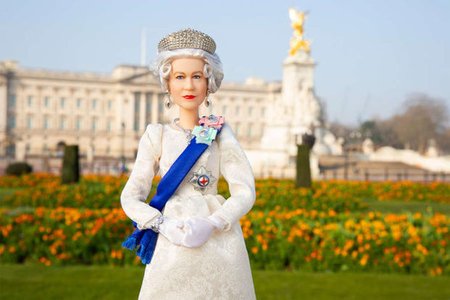 В честь Елизаветы II выпустили куклу Barbie