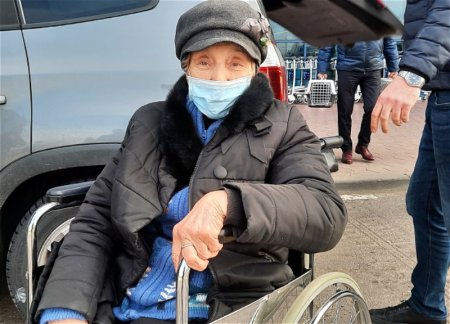 Эвакуированная из Украины семья Национального героя АР Виктора Серегина отправлена из Молдовы в Баку 