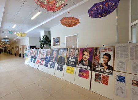 В Баку открылся избирательный участок для граждан Франции