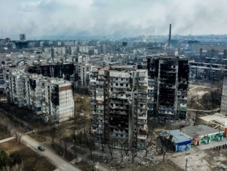 Россияне в Мариуполе хотят провести парад 9 мая. Готовятся зачистить улицы от тел