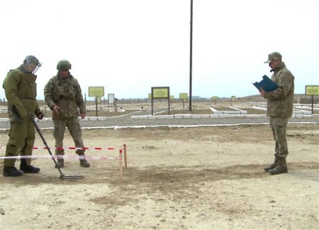 Проводятся тактико-специальные занятия с инженерно-cапёрными подразделениями 