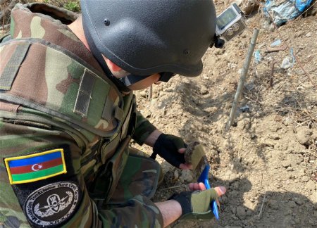 В Баку обнаружена граната