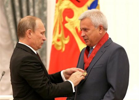 Путин наградил Вагита Алекперова орденом