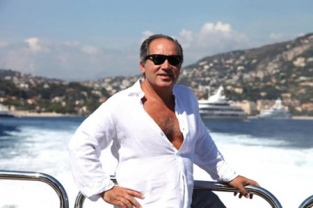 Швейцария заморозила банковские счета Фархада Ахмедова 