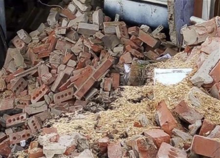 В Баку частично обрушился жилой дом, жители эвакуированы 