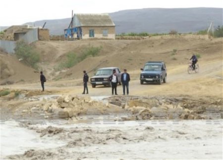 Восстановленный мост в Гаджигабуле вновь обрушился