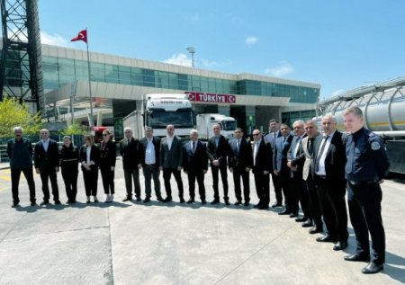 Скопление грузовиков на границе обсудили таможенники Азербайджана, Турции и Грузии