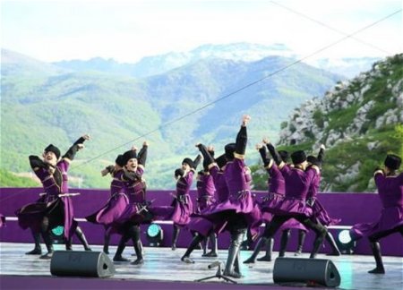 В Шуше завершился Международный фольклорный фестиваль «Харыбюльбюль» 