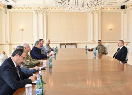 Ильхам Алиев принял Хулуси Акара 