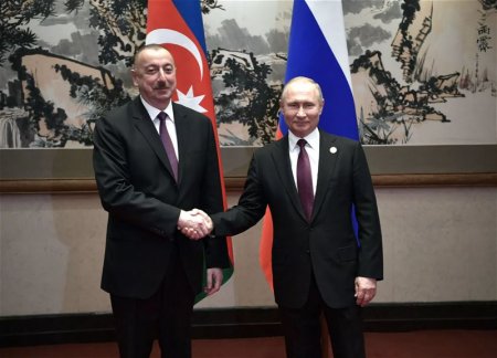 Президент Ильхам Алиев поздравил Владимира Путина