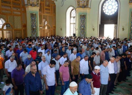 Названа дата совершения праздничного намаза