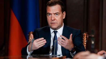 Медведев напомнил «поганым псам войны» строки из Библии
