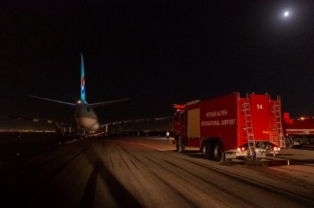 Самолет Корейских авиалиний совершил аварийную посадку в Баку