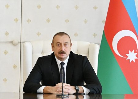 Ильхам Алиев поздравил представителей азербайджанских СМИ