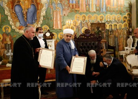 Патриарх Грузии наградил Аллахшукюра Пашазаде орденом «Дружбы»