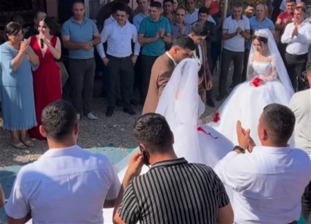 В Азербайджане военнослужащие братья-близнецы сыграли в один день свадьбу с сестрами-близнецами