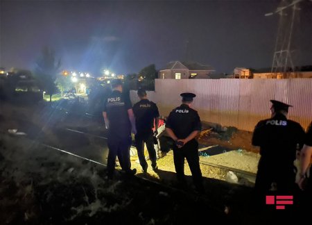 В Баку лежавшего на железнодорожных рельсах мужчину переехал поезд 