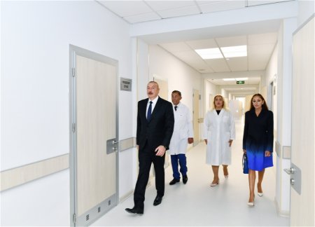 Президент и первая леди ознакомились с новыми условиями в родильном доме в Баку