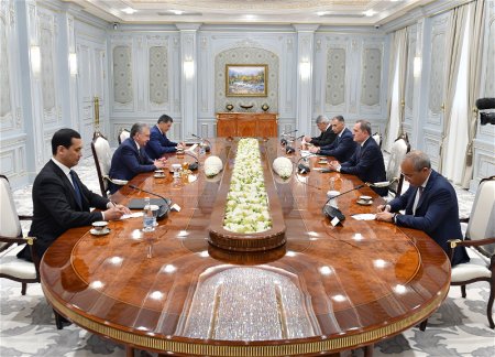 Президент Узбекистана принял азербайджанских министров