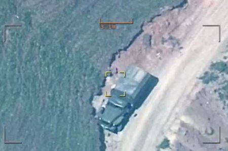 Бои в Карабахе: азербайджанская армия уничтожила военный автомобиль армянской армии 