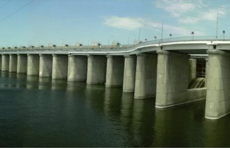 ВСУ вывели из строя Каховский мост через Днепр