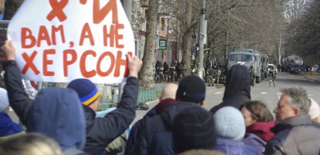 Жителей захваченного Херсона призвали эвакуироваться