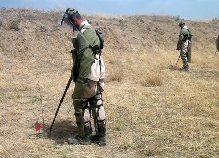 Высоты Учдик-Гырхгыз-Сарыбаба расчищаются от армянских мин 