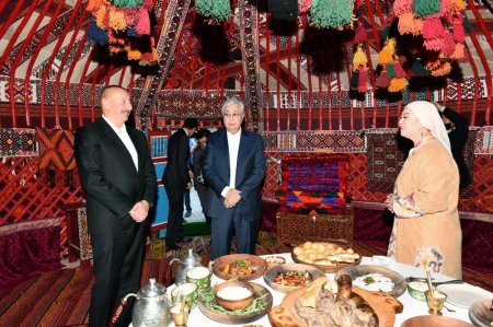 Президенты Азербайджана и Казахстана ознакомились с «Казахской юртой» в Приморском национальном парке Президенты Азербайджана и Казахстана ознакомились с «Казахской юртой» в Приморском национальном парке
