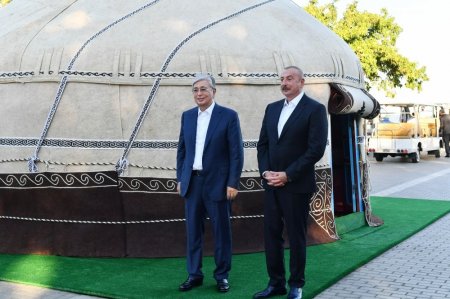 Президенты Азербайджана и Казахстана ознакомились с «Казахской юртой» в Приморском национальном парке Президенты Азербайджана и Казахстана ознакомились с «Казахской юртой» в Приморском национальном парке