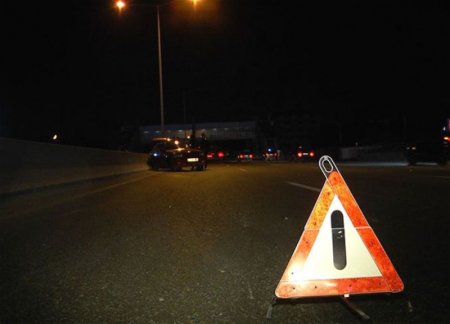 В Азербайджане микроавтобус врезался в магазин: 4 пострадавших