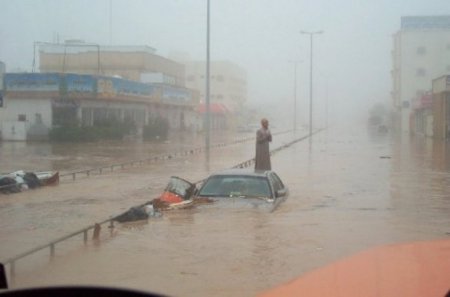 Пакистан просит мир о помощи