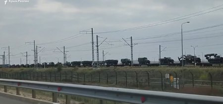 Россия перебрасывает в Крым эшелоны с военной техникой 
